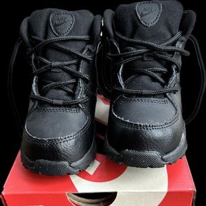 NIKE VALIANT TODDLER SNEAKER BOOTS SIZE 8C